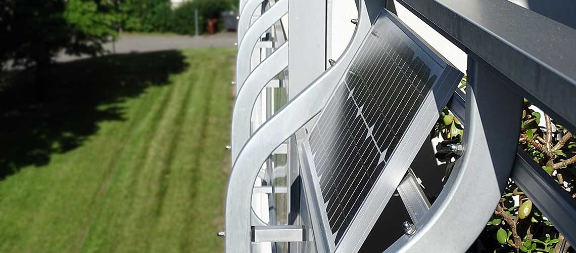 Mehr über den Artikel erfahren Nachhaltiges Balkonien: Eigener Sonnenstrom durch Stecker-Solargeräte