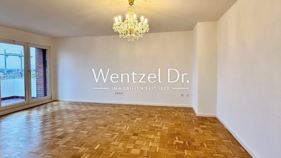 RESERVIERT!! Schöne 2-Zimmer Eigentumswohnung, mit großzügigem Balkon in Kiel! - das Wohnzimmer mit Zugang zum Balkon