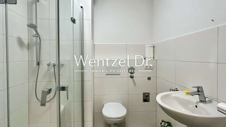 RESERVIERT!! Schöne 2-Zimmer Eigentumswohnung, mit großzügigem Balkon in Kiel! - Duschbad, Ansicht I