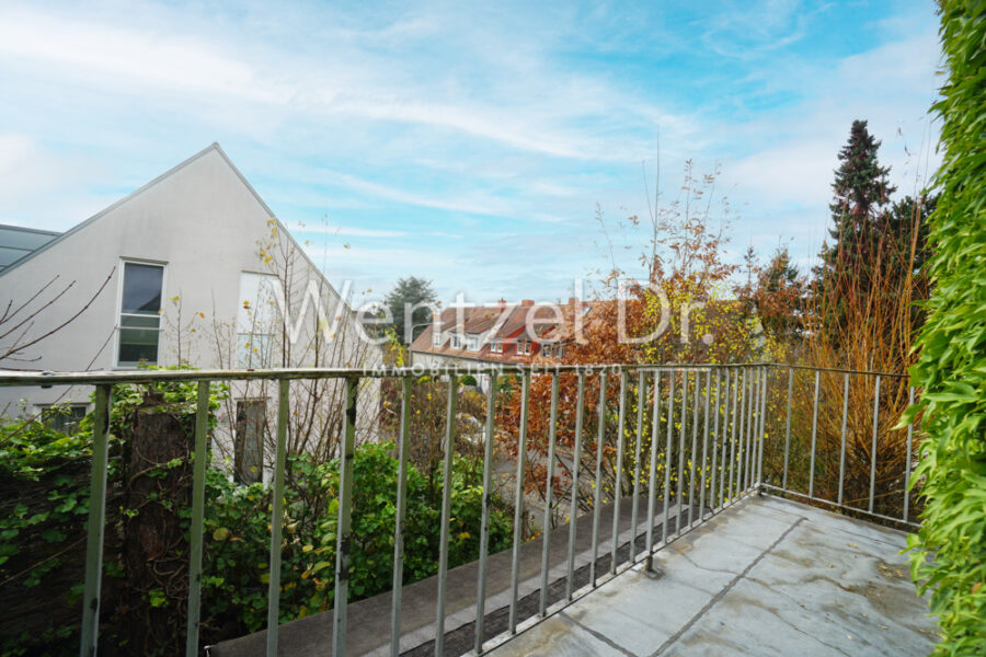 „Charmantes Reihenendhaus mit idyllischen Garten – Jetzt verlieben & einziehen!“ - Balkon