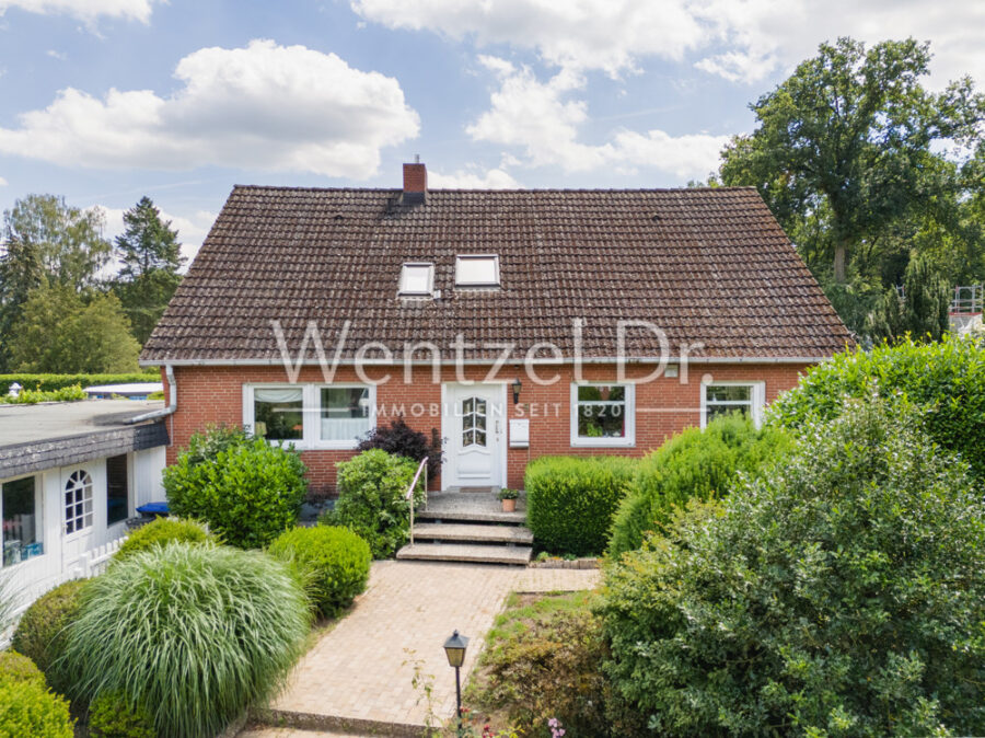 Einfamilienhaus mit Gartenparadies - Außenansicht