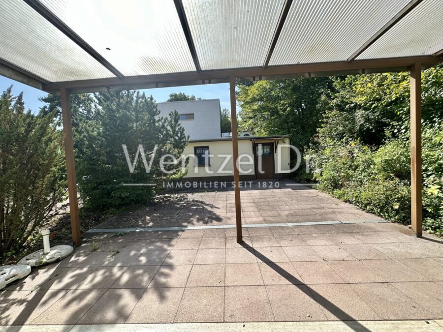 Preisanpassung im Steinbergviertel: Sanierungsbedürftiges ZFH auf über 1.000m² Grundstück - Terrasse