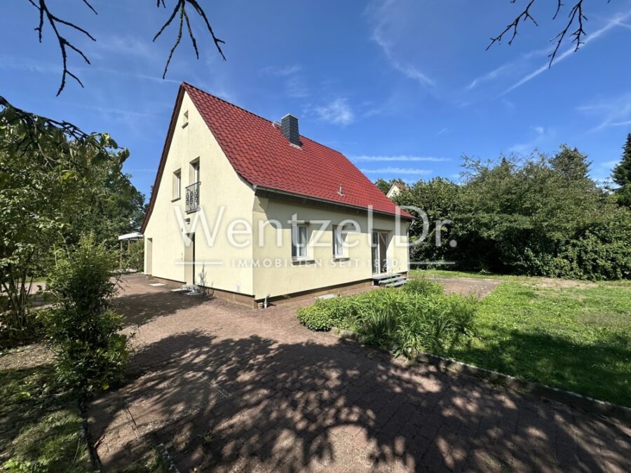 Preisanpassung im Steinbergviertel: Sanierungsbedürftiges ZFH auf über 1.000m² Grundstück - Garten